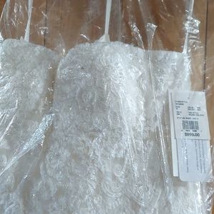 Beautiful Brand new wedding dress